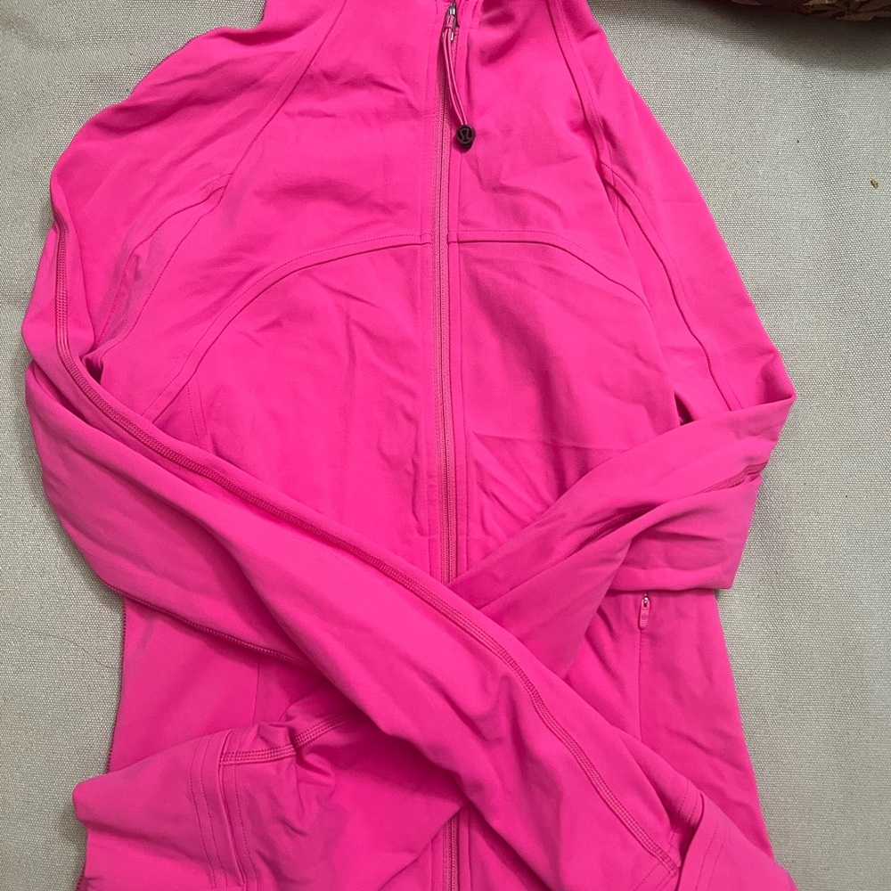 SOLD Lululemon Cropped Nulu Define Jacket (6, Sonic Pink)